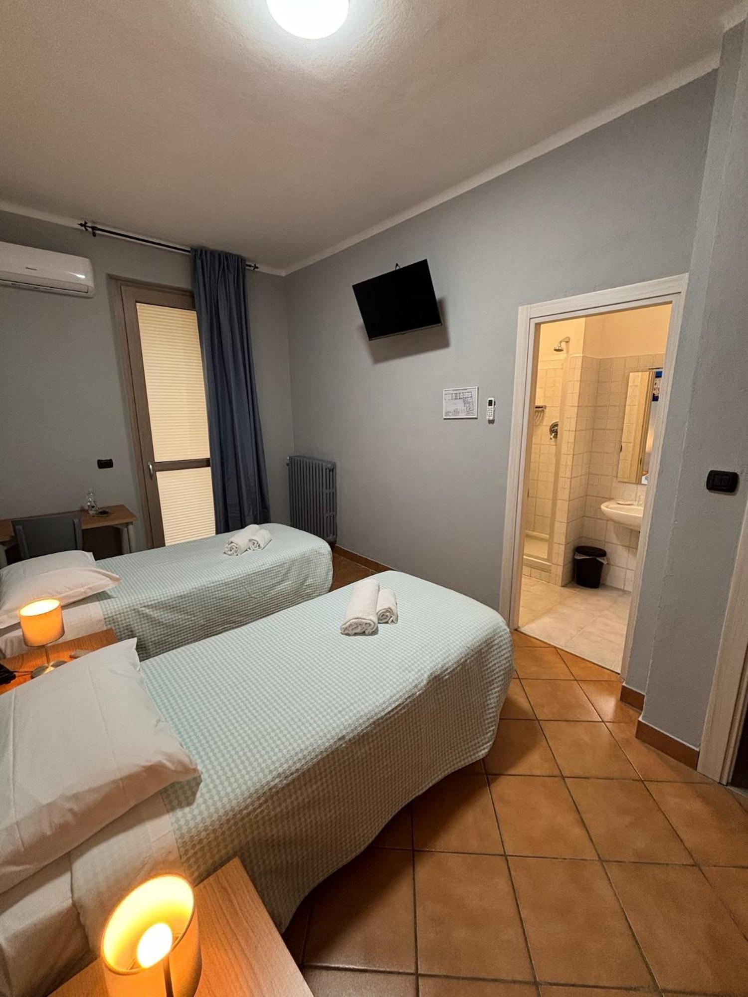 Domus Hotel Caselle Torinese Eksteriør billede
