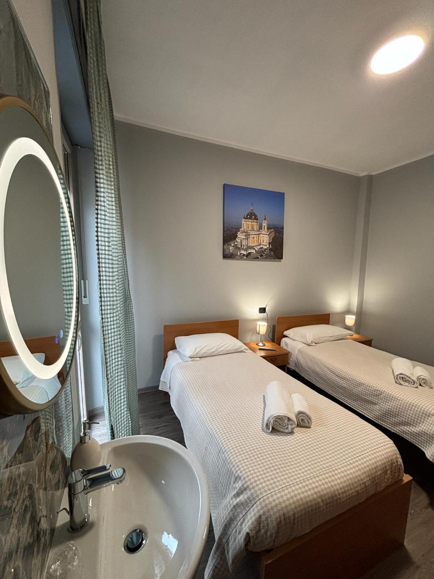 Domus Hotel Caselle Torinese Eksteriør billede
