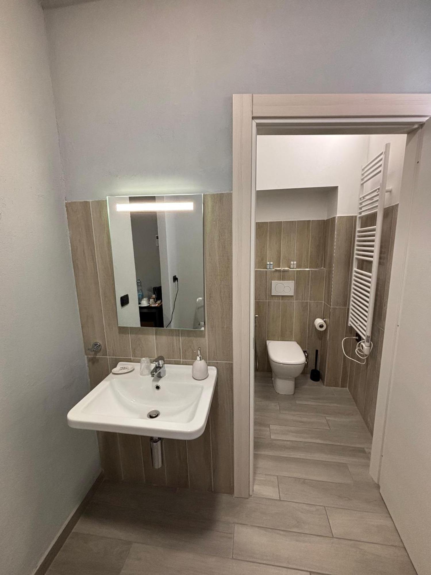 Domus Hotel Caselle Torinese Eksteriør billede